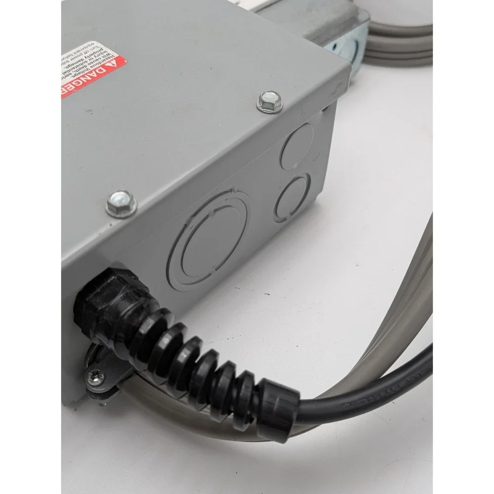 SUNLIGHT SUPPLY 30AMP TIMER BOX 10 Amps 120V‎ , 20 Amps 240V W Cords